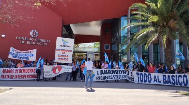 CISADEMS se manifestó con una nutrida movilización “en defensa de la escuela pública”