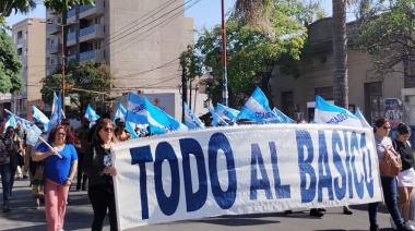 CISADEMS se manifestó con una nutrida movilización “en defensa de la escuela pública”